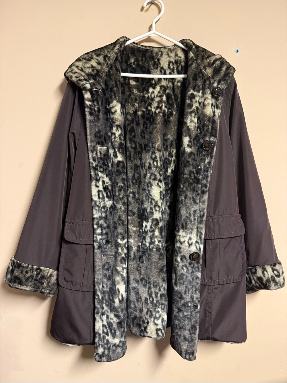 Reversible Women’s Lined Hooded Coat in Charcoal and Leopard Print
Size XL